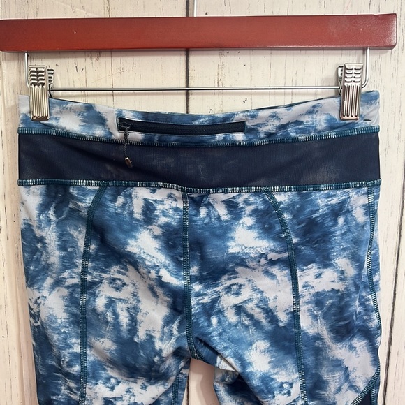 🌻 Lululemon Size 4 Cropped Leggings Reflective Side stripes Mesh Navy and Gray - Picture 7 of 14